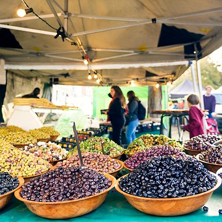 勒查特莱兰酒店 布鲁塞尔 外观 照片 Olives at the 2011 festival