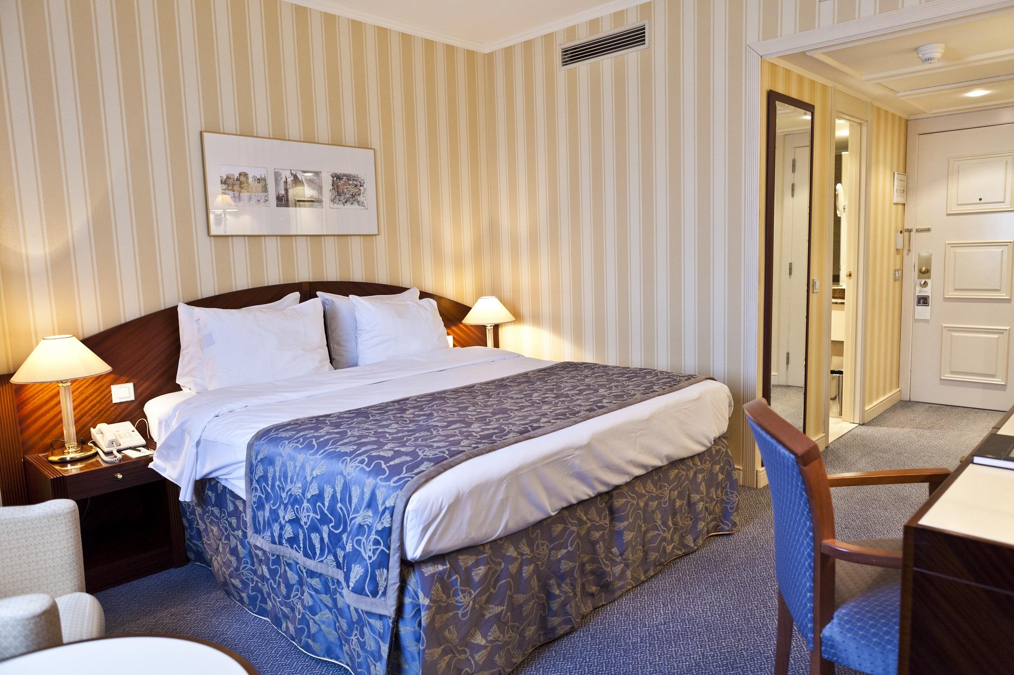 勒查特莱兰酒店 布鲁塞尔 外观 照片 A room at the hotel