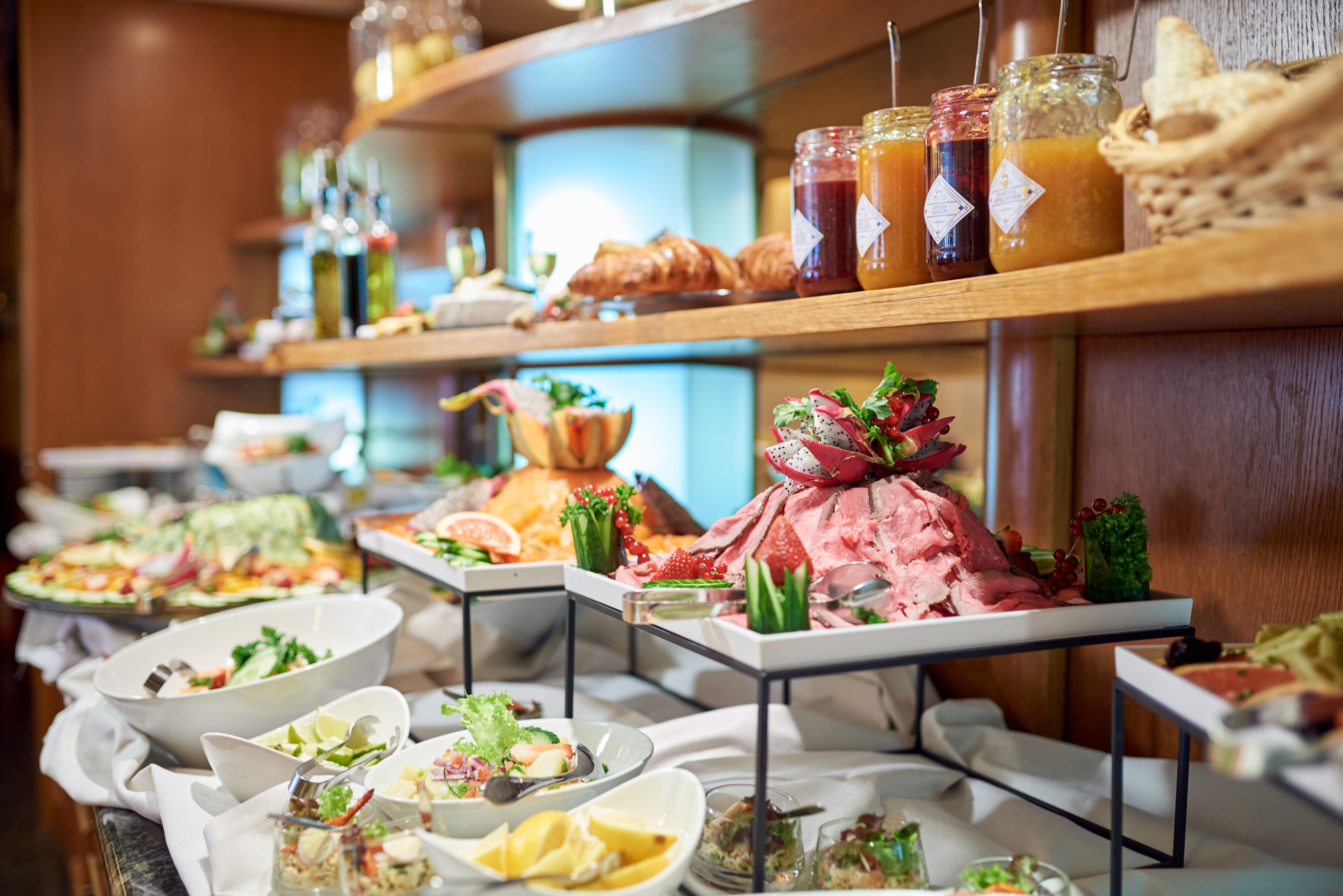 勒查特莱兰酒店 布鲁塞尔 外观 照片 A buffet at a hotel