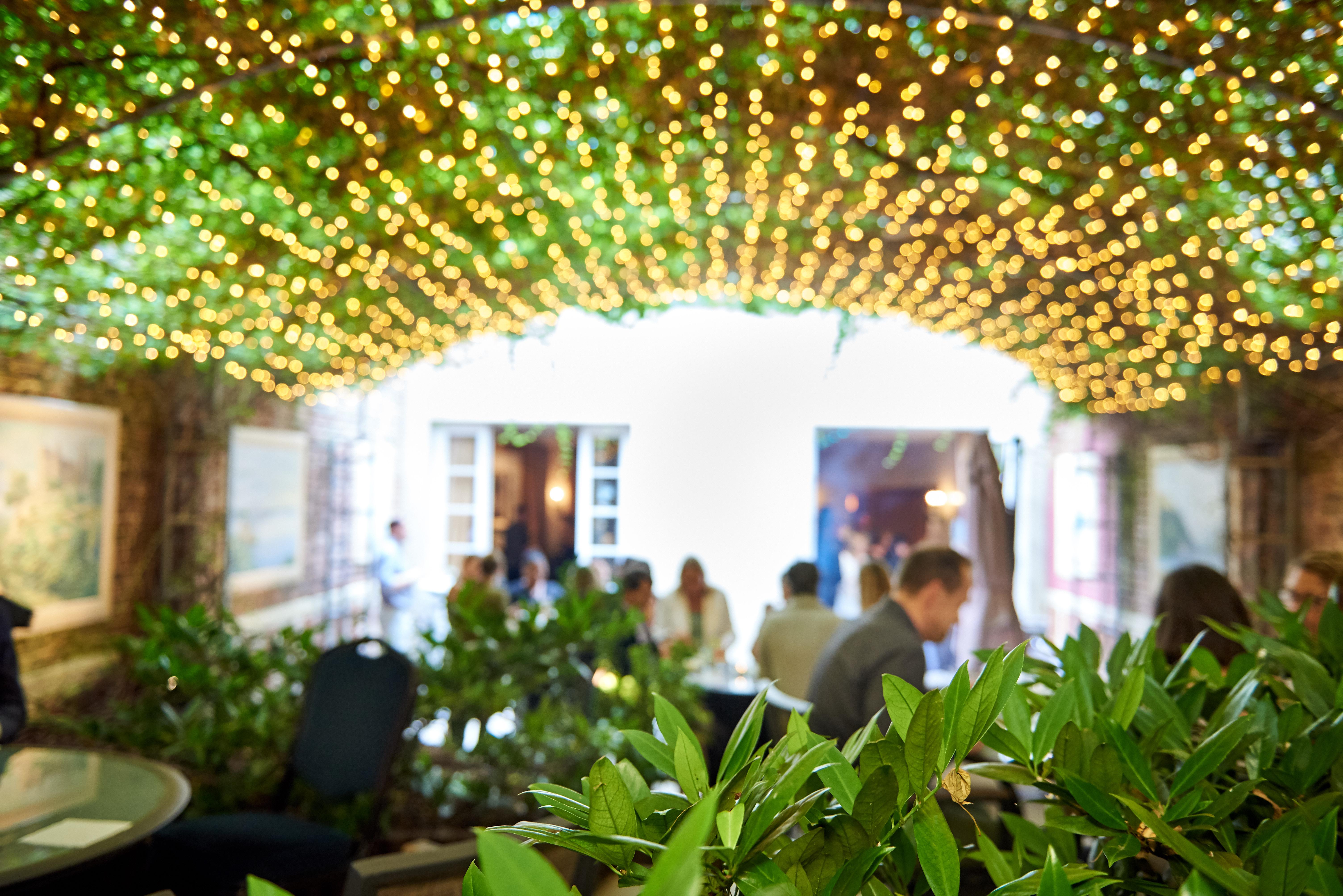 勒查特莱兰酒店 布鲁塞尔 外观 照片 The courtyard at the 2012 event