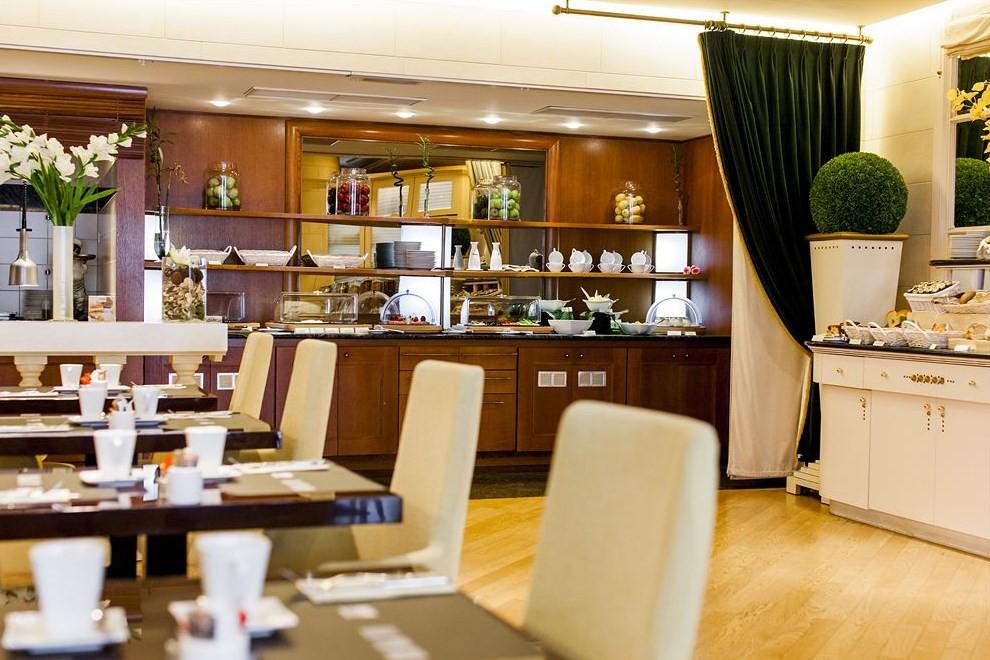 勒查特莱兰酒店 布鲁塞尔 外观 照片 The lounge at the airport