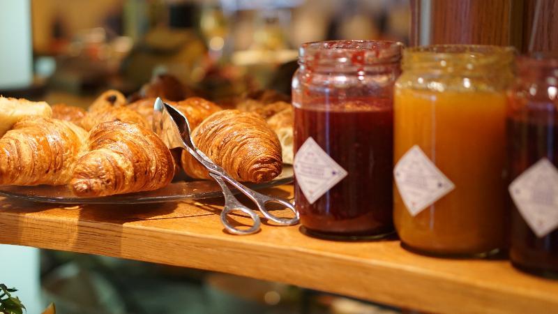 勒查特莱兰酒店 布鲁塞尔 外观 照片 Croissants and jam