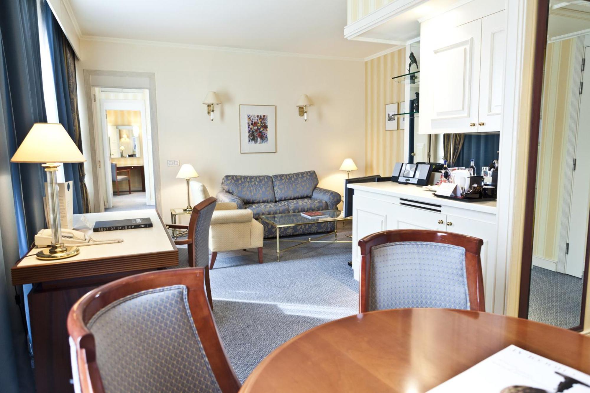 勒查特莱兰酒店 布鲁塞尔 外观 照片 A suite at the hotel